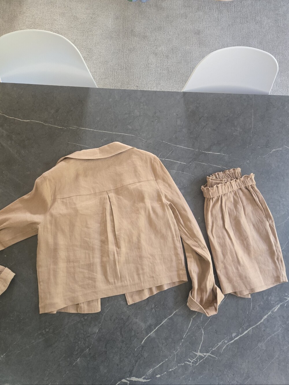 { Intermix } Set - Picture 2 of 7